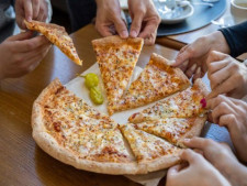 Top-Rated Pizza Shop in Prime Location – Turnkey 