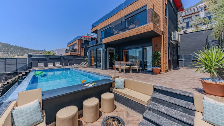 Innovative Outdoor Living Design Company with Rapid Growth